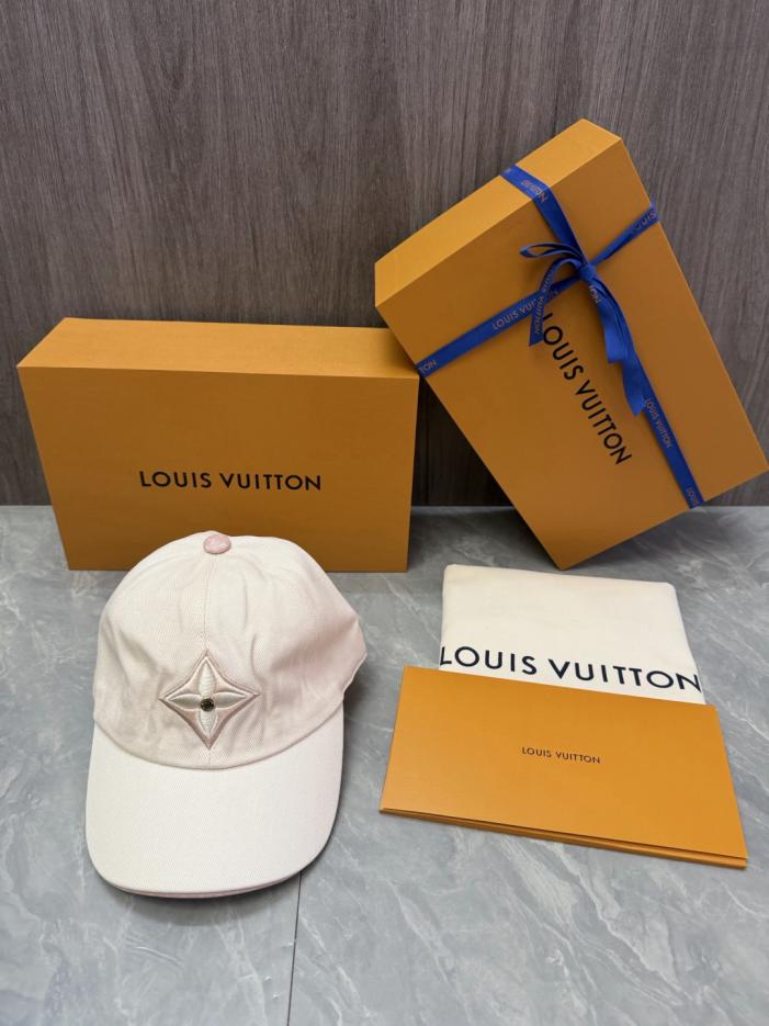 replica,repliche,fake,1:1,earrings,bracelet,ring,jewelry Nuovo cappellino da baseball LV, modello LV Day hat (SXX7NO) replica,repliche,fake,1:1,earrings,bracelet,ring,jewelry Nuovo cappellino da baseball LV, modello LV Day hat (SXX7NO)