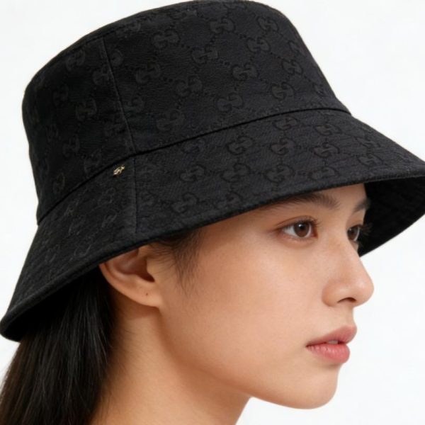 replica,repliche,fake,1:1,earrings,bracelet,ring,jewelry Cappello a secchiello classico Gucci con monogramma GG e iconica trama jacquard a doppia G (KXK639)