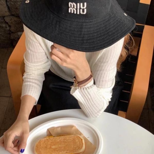replica,repliche,fake,1:1,earrings,bracelet,ring,jewelry Il nuovo cappello da sole pieghevole di MiuMiu viene fornito con confezione (HEHCYE)