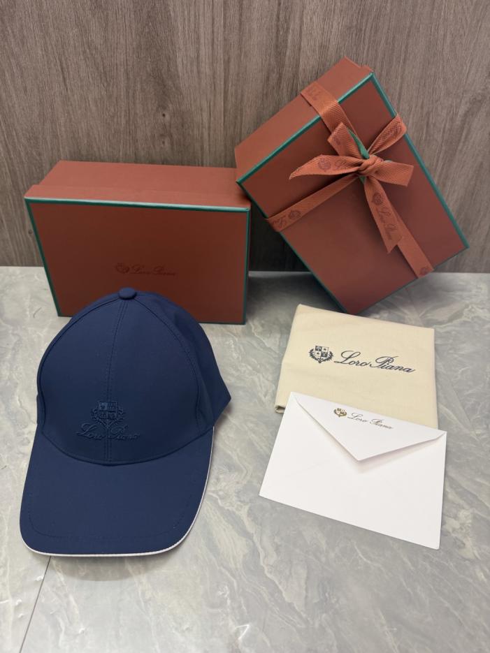 replica,repliche,fake,1:1,earrings,bracelet,ring,jewelry Il cappellino da baseball Loro Piana Storm System presenta l’emblema a forma di scudo del marchio e il logo Loro Piana (VBGIHW) scritto a mano sul davanti. replica,repliche,fake,1:1,earrings,bracelet,ring,jewelry Il cappellino da baseball Loro Piana Storm System presenta l’emblema a forma di scudo del marchio e il logo Loro Piana (VBGIHW) scritto a mano sul davanti.