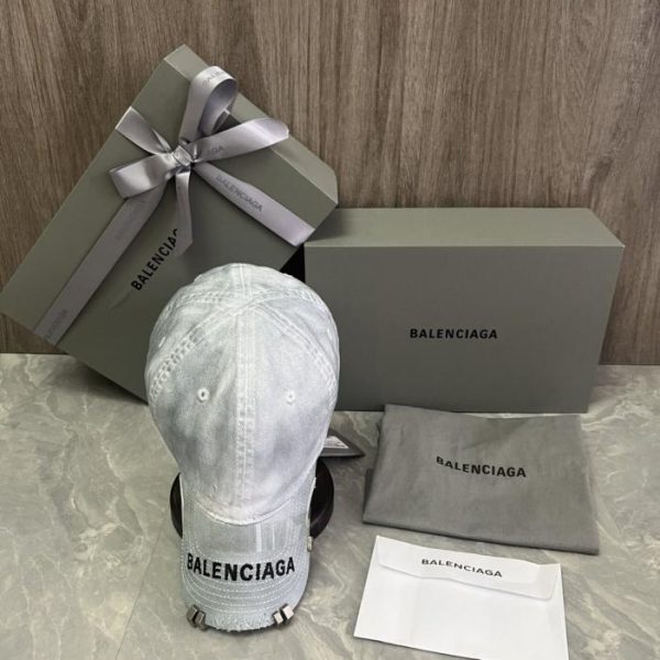 replica,repliche,fake,1:1,earrings,bracelet,ring,jewelry Cappellino da baseball Balenciaga (ESL1HT) – acquistato tramite un intermediario