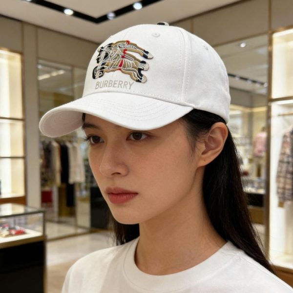 replica,repliche,fake,1:1,earrings,bracelet,ring,jewelry Cappellino da baseball Burberry Khaki Check con ricamo equestre: base classica color kaki con iconico ricamo equestre a quadri (BTHYDB)