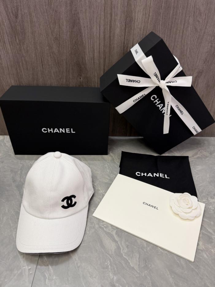 replica,repliche,fake,1:1,earrings,bracelet,ring,jewelry Cappellino da baseball originale CHANEL personalizzato (AASDOR) replica,repliche,fake,1:1,earrings,bracelet,ring,jewelry Cappellino da baseball originale CHANEL personalizzato (AASDOR)