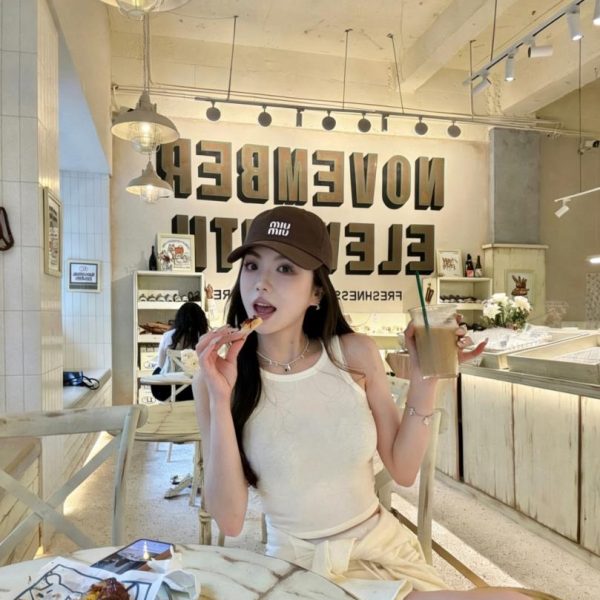 replica,repliche,fake,1:1,earrings,bracelet,ring,jewelry Cappellino da baseball retrò MiuMiu | Visiera corta + effetto slavato e invecchiato (EXOU38)