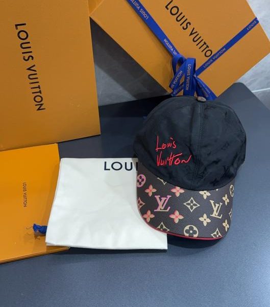 replica,repliche,fake,1:1,earrings,bracelet,ring,jewelry Ultimo modello di cappellino da baseball LV (ANB8FH)