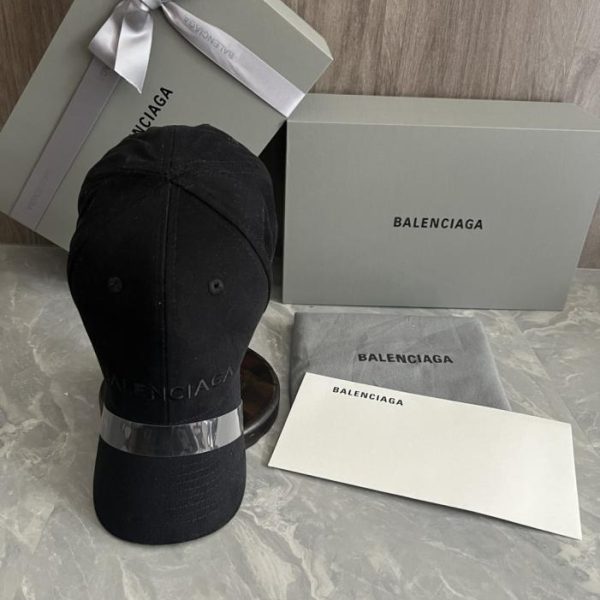 replica,repliche,fake,1:1,earrings,bracelet,ring,jewelry Cappellino da baseball Balenciaga (versione d’importazione per la vendita al dettaglio) con logo Balenciaga ricamato sul davanti (B5NUQL).
