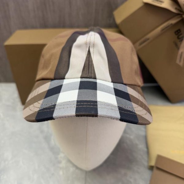 replica,repliche,fake,1:1,earrings,bracelet,ring,jewelry Cappellino da baseball classico a quadri originale Burberry, realizzato su misura (1GDNOE)