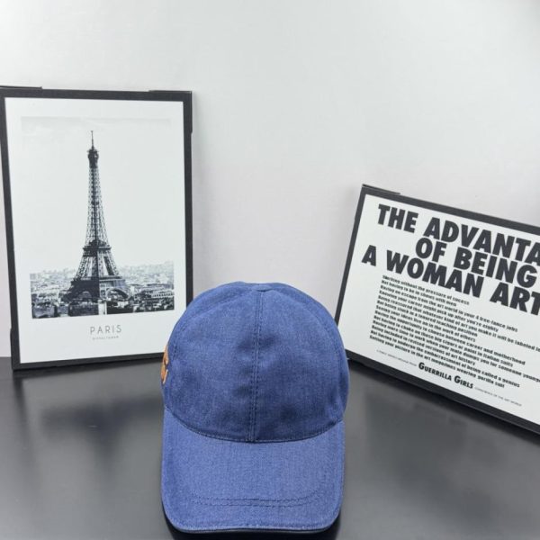 replica,repliche,fake,1:1,earrings,bracelet,ring,jewelry Il nuovo cappellino da baseball originale di MiuMiu (BBYTUU)