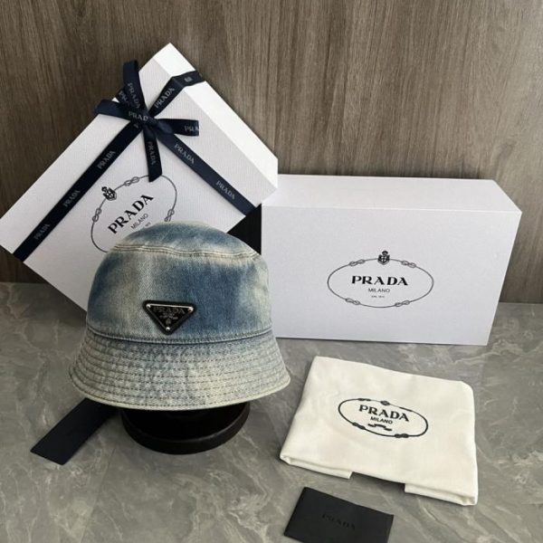 replica,repliche,fake,1:1,earrings,bracelet,ring,jewelry Cappello a secchiello Prada, originale, realizzato su misura, l’iconico cappello a secchiello street style di Prada (8J4ODX).