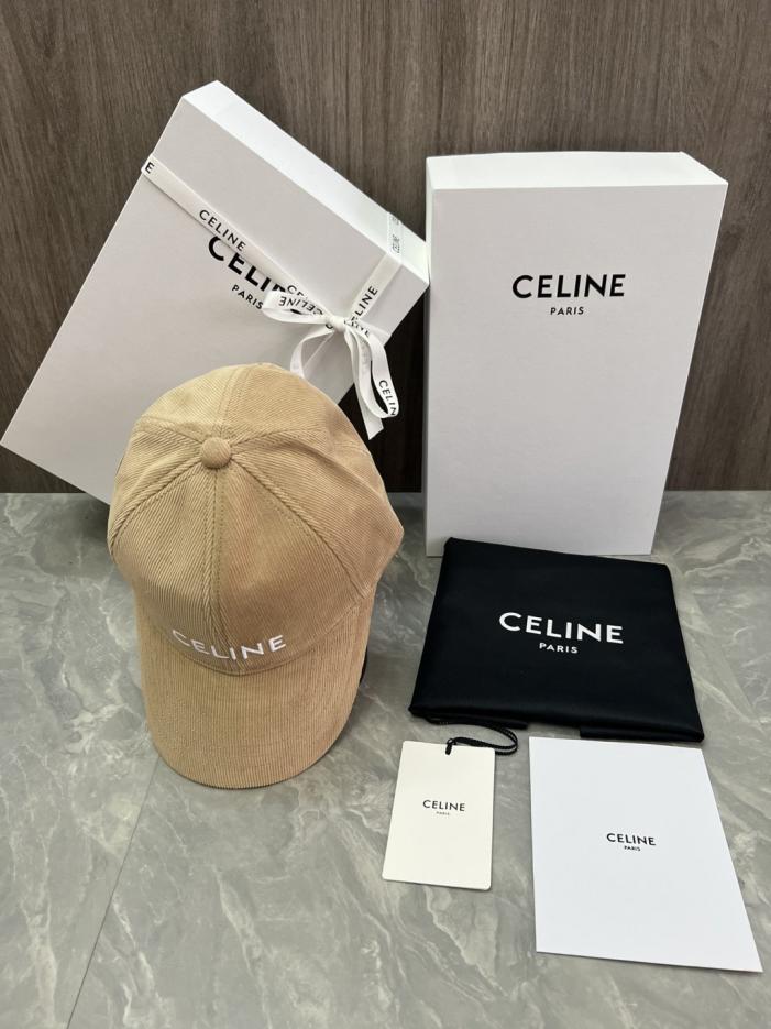 replica,repliche,fake,1:1,earrings,bracelet,ring,jewelry Cappellino da baseball CELINE originale in velluto di cotone con applicazione logo (Z7UHCN) – Stesso stile del sito ufficiale CELINE replica,repliche,fake,1:1,earrings,bracelet,ring,jewelry Cappellino da baseball CELINE originale in velluto di cotone con applicazione logo (Z7UHCN) – Stesso stile del sito ufficiale CELINE
