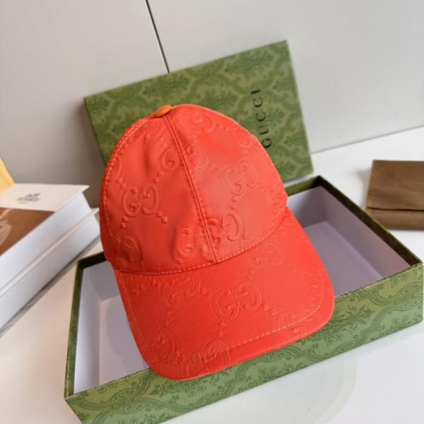 replica,repliche,fake,1:1,earrings,bracelet,ring,jewelry Nuovo cappellino da baseball GUCCI, design originale, con grande doppia G in rilievo (24Y697)