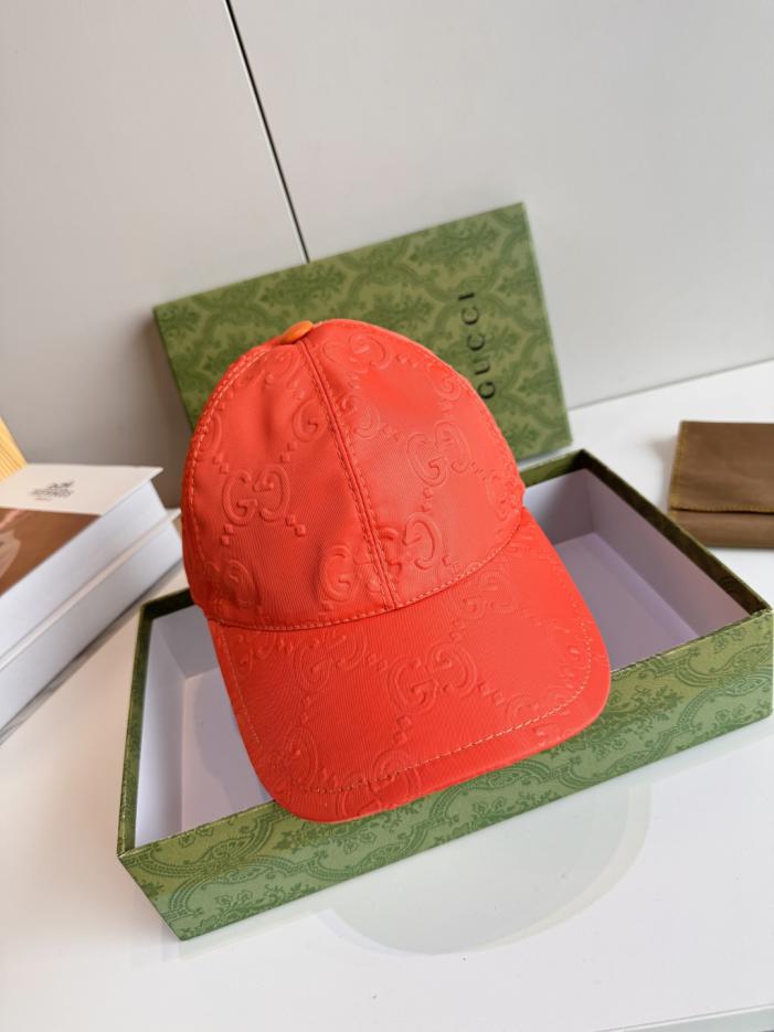 replica,repliche,fake,1:1,earrings,bracelet,ring,jewelry Nuovo cappellino da baseball GUCCI, design originale, con grande doppia G in rilievo (24Y697) replica,repliche,fake,1:1,earrings,bracelet,ring,jewelry Nuovo cappellino da baseball GUCCI, design originale, con grande doppia G in rilievo (24Y697)