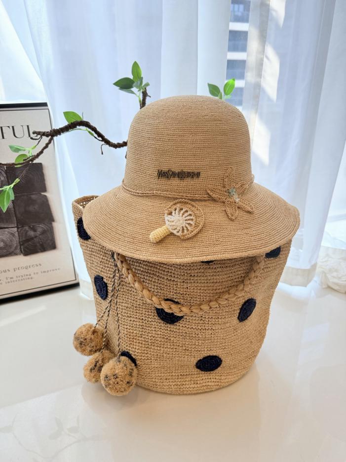 replica,repliche,fake,1:1,earrings,bracelet,ring,jewelry Cappello YSL in paglia a tesa larga, in rafia finissima con decorazione 3D incrociata a mano (7CIH61) replica,repliche,fake,1:1,earrings,bracelet,ring,jewelry Cappello YSL in paglia a tesa larga, in rafia finissima con decorazione 3D incrociata a mano (7CIH61)