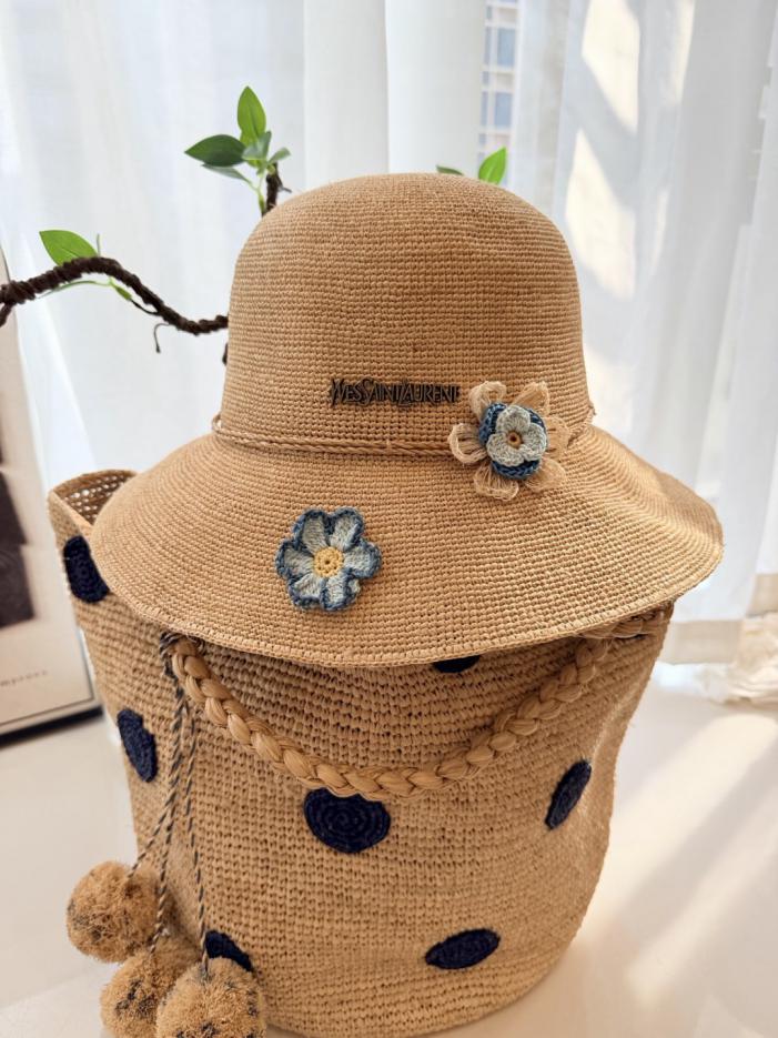 replica,repliche,fake,1:1,earrings,bracelet,ring,jewelry Cappello YSL in paglia a tesa larga, in rafia finissima con decorazione 3D incrociata a mano (UUT8YF) replica,repliche,fake,1:1,earrings,bracelet,ring,jewelry Cappello YSL in paglia a tesa larga, in rafia finissima con decorazione 3D incrociata a mano (UUT8YF)