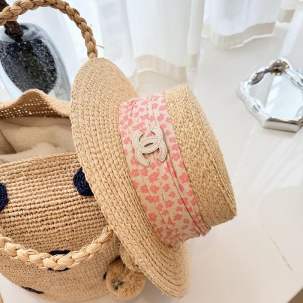 replica,repliche,fake,1:1,earrings,bracelet,ring,jewelry Cappello di paglia Chanel Summer Floral Flat Top, intrecciato in rafia naturale (5090FY)