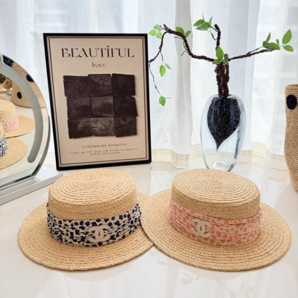 replica,repliche,fake,1:1,earrings,bracelet,ring,jewelry Cappello di paglia Chanel Summer Floral Flat Top, intrecciato in rafia naturale (G134XW)