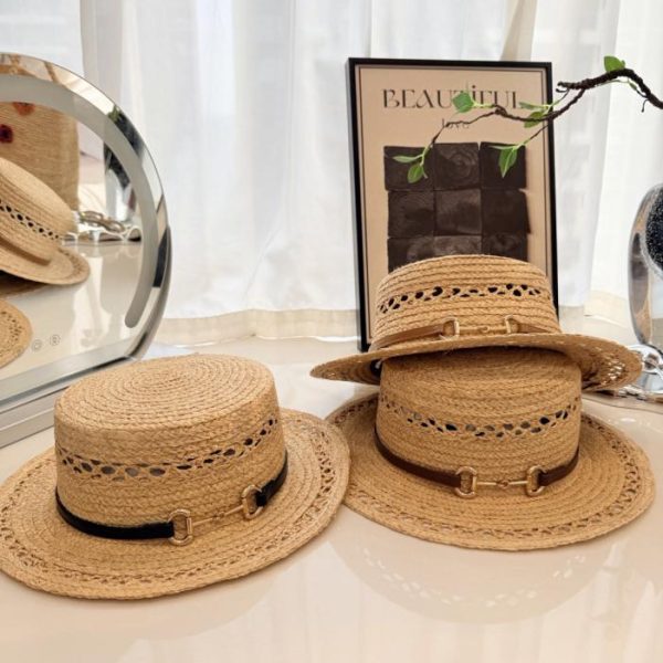 replica,repliche,fake,1:1,earrings,bracelet,ring,jewelry Cappello Gucci in rafia traforata francese con fibbia a sella, tessuto a mano (2SCH8N)