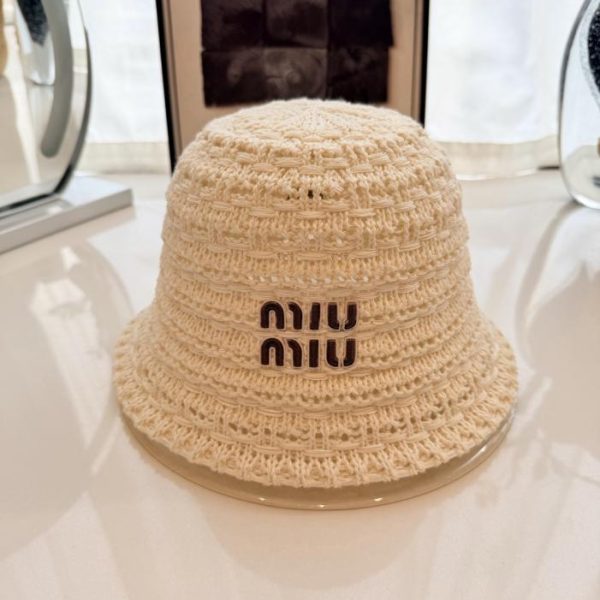 replica,repliche,fake,1:1,earrings,bracelet,ring,jewelry Cappello da pescatore traforato all’uncinetto di Miu Miu (N2AI5K)