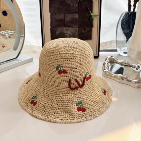 replica,repliche,fake,1:1,earrings,bracelet,ring,jewelry Cappello da pescatore in paglia LV con ricamo di ciliegie, rafia lavorata all’uncinetto a mano, ricamo di ciliegie su tutta la superficie (URN6CG)