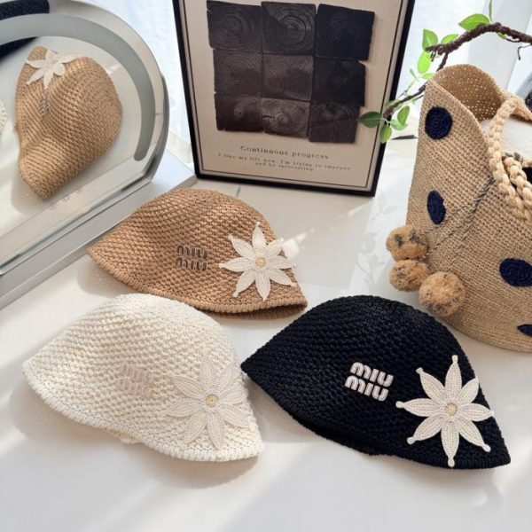 replica,repliche,fake,1:1,earrings,bracelet,ring,jewelry Cappello da pescatore Miu Miu lavorato a mano all’uncinetto (F3VRK4)