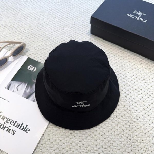 replica,repliche,fake,1:1,earrings,bracelet,ring,jewelry Cappello a secchiello ricamato Arcteryx (O327H7) – Stesso modello disponibile nei grandi magazzini