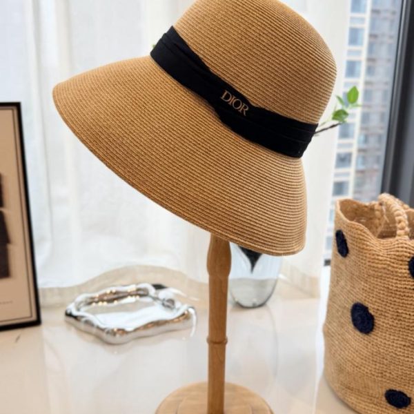 replica,repliche,fake,1:1,earrings,bracelet,ring,jewelry Cappello da pescatore di paglia Dior, realizzato in rafia (ASK9FT).
