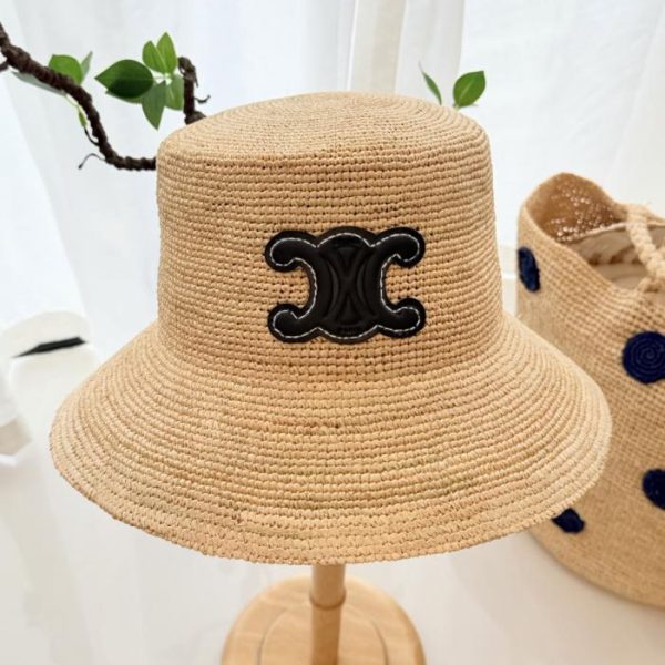 replica,repliche,fake,1:1,earrings,bracelet,ring,jewelry Il nuovissimo cappello a secchiello piatto di Celine con tesa a balze, realizzato al 100% in rafia e lavorato a mano all’uncinetto (J7JH5A).