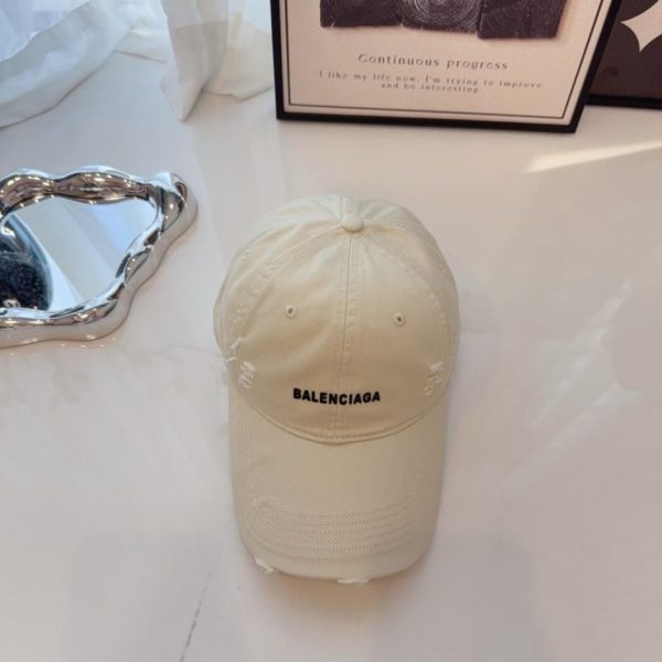 replica,repliche,fake,1:1,earrings,bracelet,ring,jewelry Il nuovo cappellino da baseball di Balenciaga (V0XHU4)