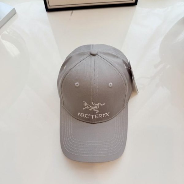 replica,repliche,fake,1:1,earrings,bracelet,ring,jewelry Cappellino da baseball Arc’teryx Hardtop con ricamo del classico logo dell’uccello (3YYBXQ)