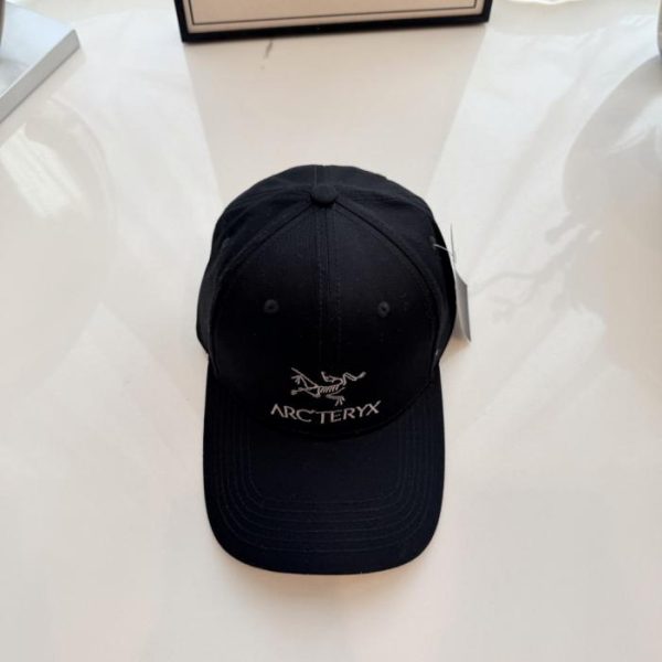 replica,repliche,fake,1:1,earrings,bracelet,ring,jewelry Cappellino da baseball Arc’teryx Hardtop con ricamo del classico logo dell’uccello (KQB4A7)