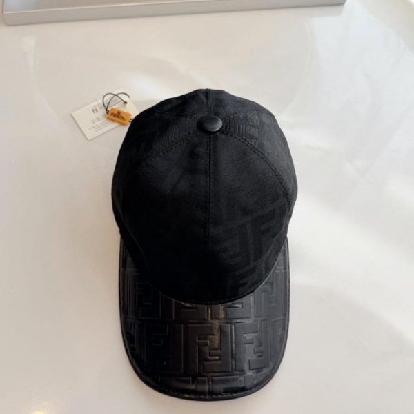 replica,repliche,fake,1:1,earrings,bracelet,ring,jewelry Il nuovo cappellino da baseball di FENDI (3Q41G6) è ora disponibile nelle boutique.