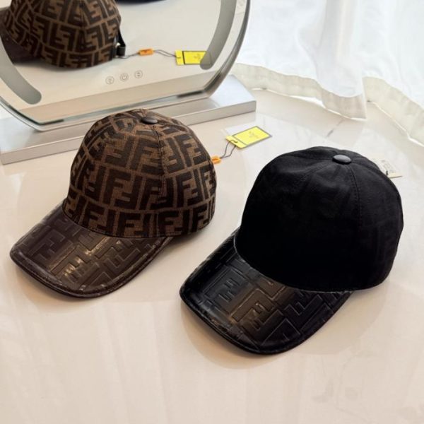 replica,repliche,fake,1:1,earrings,bracelet,ring,jewelry Il nuovo cappellino da baseball di FENDI (7M6LW1) è ora disponibile nelle boutique.