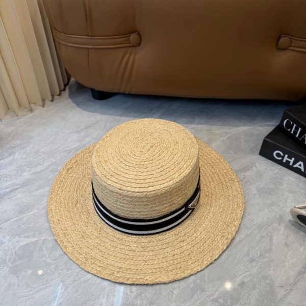 replica,repliche,fake,1:1,earrings,bracelet,ring,jewelry Nuovo cappello da sole estivo da donna Prada in rafia e paglia, modello French flat top (Z0CFOB)