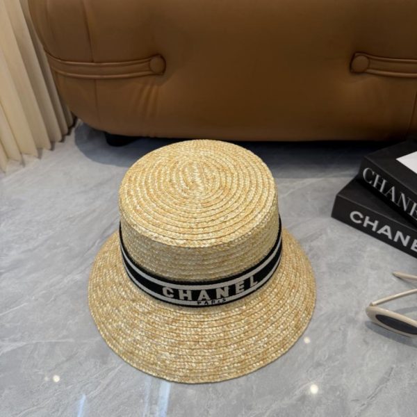 replica,repliche,fake,1:1,earrings,bracelet,ring,jewelry Cappello da sole francese da donna in rafia, nuovo modello estivo (XE06WT) di CHANEL
