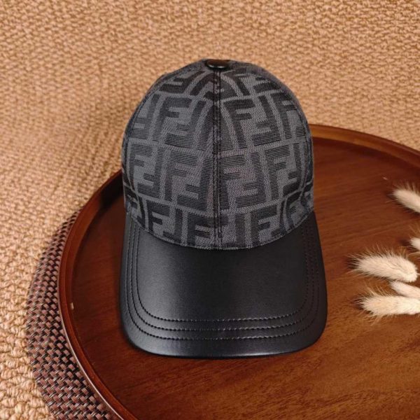 Fendi - Cappellino da baseball in pelle patchwork (KTZK4H)