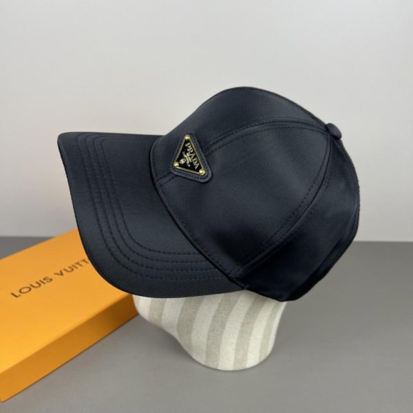 replica,repliche,fake,1:1,earrings,bracelet,ring,jewelry Cappellino da baseball Prada con logo triangolare classico (8EMGEM)