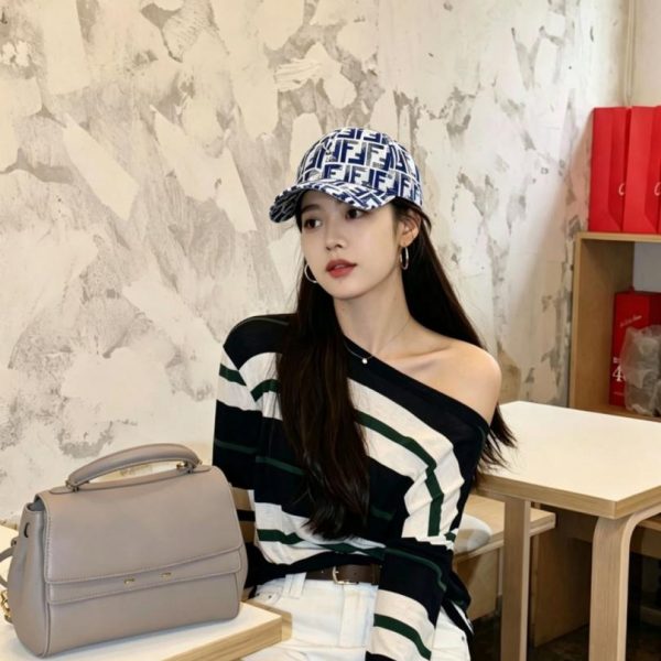 replica,repliche,fake,1:1,earrings,bracelet,ring,jewelry Il nuovo cappellino da baseball di Fendi (N5UGKA)