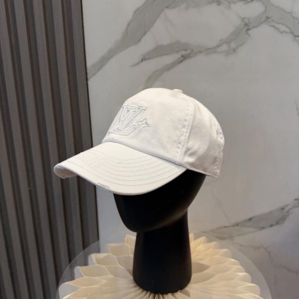 replica,repliche,fake,1:1,earrings,bracelet,ring,jewelry Cappellino da baseball di lusso ricamato Louis Vuitton (ZSUSK6)