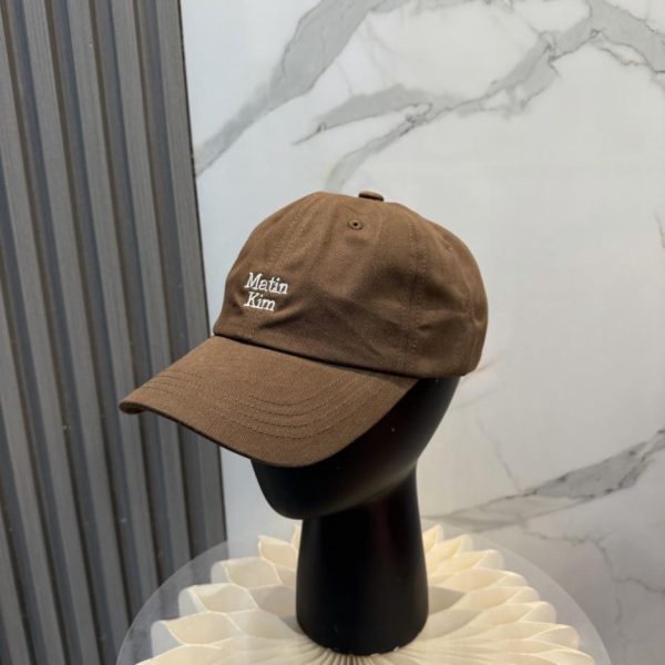 replica,repliche,fake,1:1,earrings,bracelet,ring,jewelry Il berretto da baseball ricamato Matin Kim (525RL0) sta riscuotendo un enorme successo in Corea del Sud.