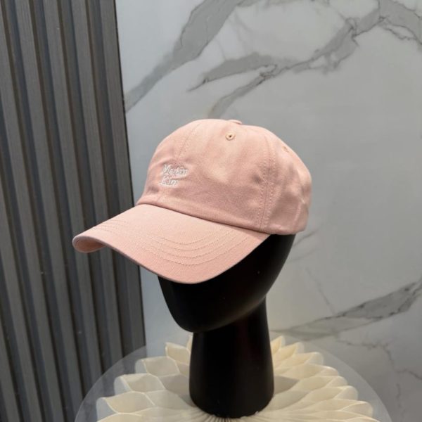 replica,repliche,fake,1:1,earrings,bracelet,ring,jewelry Il cappellino da baseball ricamato di Matin Kim (UDK5ZO) sta riscuotendo un enorme successo in Corea del Sud.