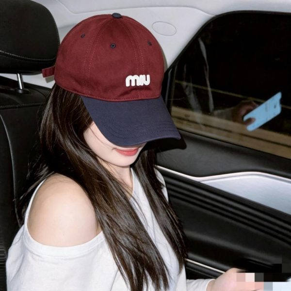 replica,repliche,fake,1:1,earrings,bracelet,ring,jewelry Cappellino da baseball MIUMIU con ricami e blocchi di colore (7JISLB) – Nuovo articolo su ordinazione
