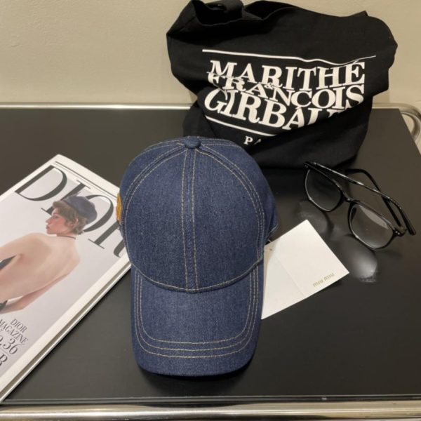 replica,repliche,fake,1:1,earrings,bracelet,ring,jewelry Nuovo cappellino da baseball ricamato di Miu (W3YJNB)