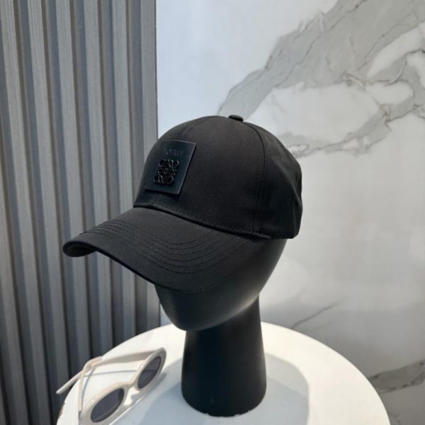 Il nuovo cappellino da baseball di Loewe (KLI3NS)