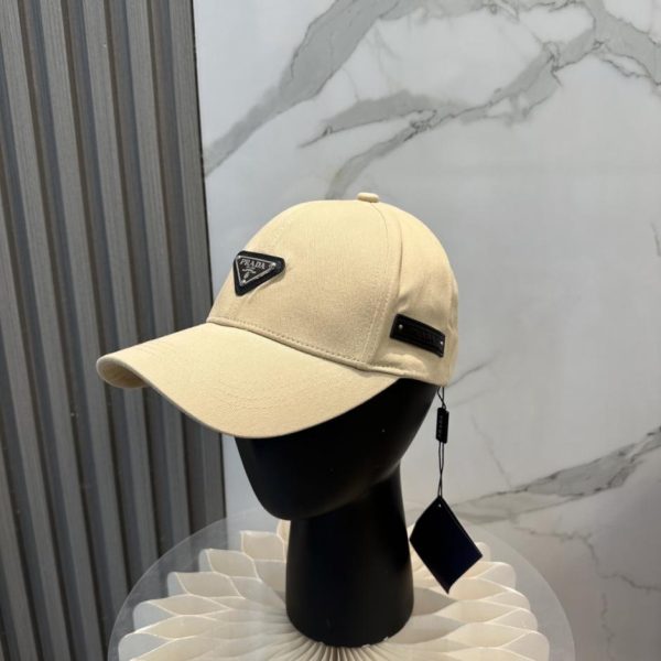 replica,repliche,fake,1:1,earrings,bracelet,ring,jewelry Il nuovo ed esclusivo cappellino da baseball di Prada (NVI0UM)