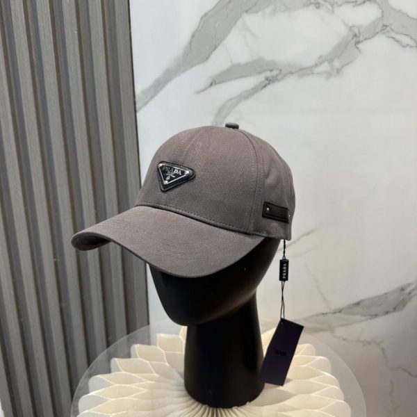 replica,repliche,fake,1:1,earrings,bracelet,ring,jewelry Il nuovo ed elegante cappellino da baseball di Prada (WXL614)