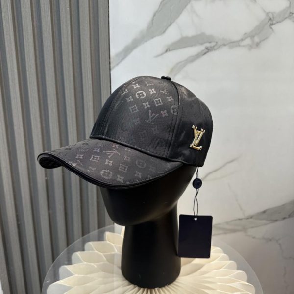 replica,repliche,fake,1:1,earrings,bracelet,ring,jewelry Nuovo cappellino da baseball Louis Vuitton (LV), semplice ed elegante, unisex, ideale per proteggersi dal sole (KDLRBF).