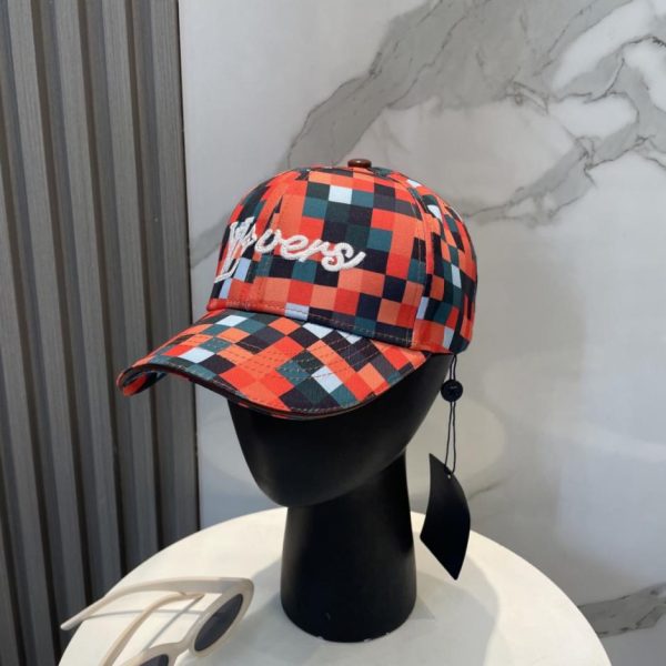 replica,repliche,fake,1:1,earrings,bracelet,ring,jewelry Replica di alta qualità del classico cappellino da baseball ricamato, prodotto sul sito ufficiale di Louis Vuitton (GGXBTV)