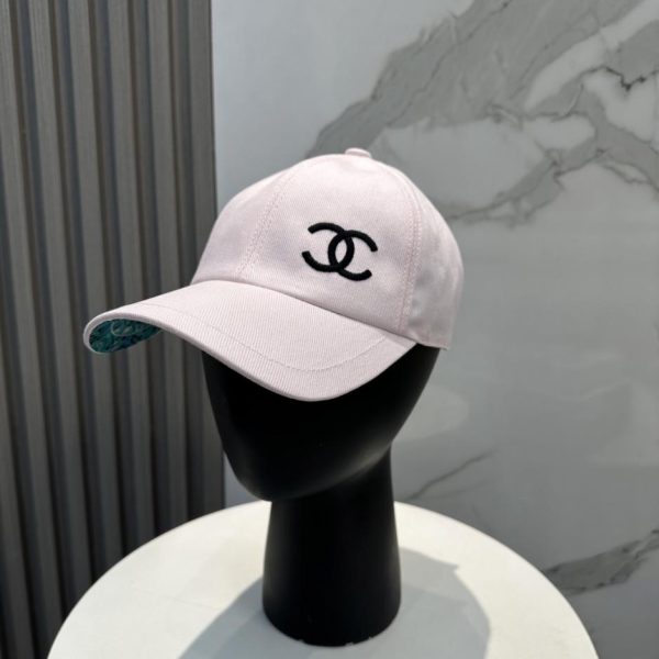 replica,repliche,fake,1:1,earrings,bracelet,ring,jewelry Il nuovo cappellino da baseball ricamato su entrambi i lati di Chanel (55J1MR) è ora disponibile nelle boutique.