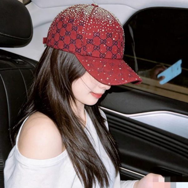 replica,repliche,fake,1:1,earrings,bracelet,ring,jewelry Cappellino da baseball GUCCI in jacquard di lino, originale, di alta gamma, nuovo colore, impreziosito da strass (MDSA2X) disponibile sul sito ufficiale.