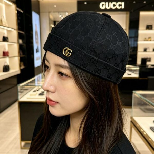 replica,repliche,fake,1:1,earrings,bracelet,ring,jewelry Nuovo cappellino da baseball originale Gucci (C974EK) – dettagli disponibili.